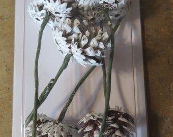 Adornos de piñas escarchadas, 5 unidades por paquete, aproximadamente 10 cm de largo, para decoración floral y manualidades navideñas.