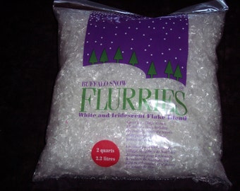 Flurries Artificial snow flakes,Buffalo Snow,white & iridescent flake mix,2 qts,med flakes,winter,Christmas,crafts