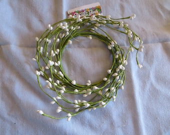 white pip berry candle ring,mini wreath,3.25 inch inside diameter,spring wreath,crafts,Easter,Valentine's Day