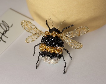 Bee - beaded brooch pin