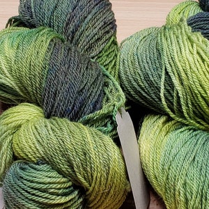  Dark Green Chenille Chunky Knit Yarn Giant Bulky Knit Yarn  Bulky Roving Yarn Hand Knitting Yarn Fluffy Yarn Soft Yarn Knitting  Materials 190g