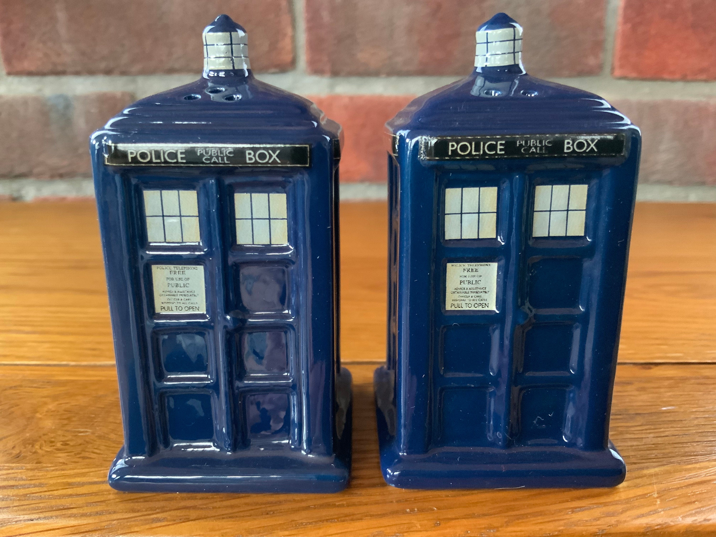 FREE GIFT NEW Doctor Who Tardis Police Box Novelty Salt & Pepper Cruet Set FREE GIFT NEW Doctor Who Tardis Police Box Novelty Salt & Pepper Cruet Set