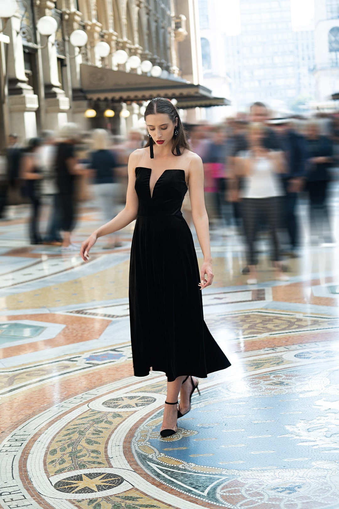 black velvet midi dress Chrissy | Square-Neck With Mesh-Sleeves And Ruched Detailing opt for opulence with Hepburn ZESICA Women's Velvet Midi Dress