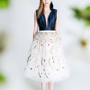 Floral ebroidered tulle skirt, floral tulle skirt, romantic skirt, boho, floral pattern, floral lace, tea-length skirt, calf length skirt