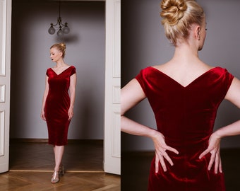 Vestido de veludo vermelho com mangas curtas • Vestido de noite ajustado • Decote em V feminino • Feito sob medida