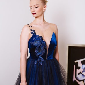 Blue ball gown, blue gown with open back, evening gown, colored bride, alternative bride dress, velvet and tulle dress image 3