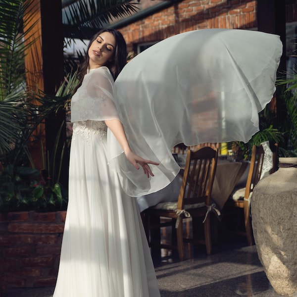 Cape de mariée avec un train, cape de mariage en mousseline de soie. cape de voile, châle de mariage, voile moderne, boléro simple pour la mariée