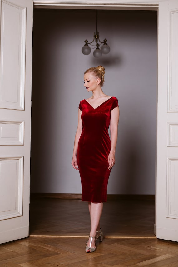 velvet knee length dress Burgundy Bridesmaid Dresses Knee Length 2026 Velvet Short Sleeves Sweetheart Off Shoulder A Line Draped Engagement Dress