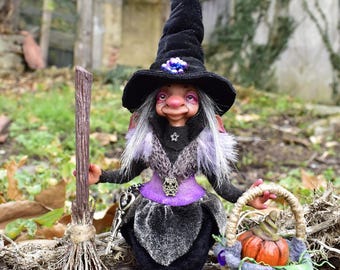 Bambola strega in miniatura, Euphemia, realizzata a mano per casa delle bambole fantasy. Prezzo modificato.