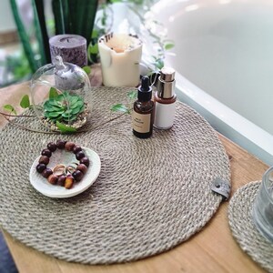 Sets de table ronds en fibres naturelles. Dessous de verre en corde. Décoration minimaliste de cuisine. Cadeau pour la maison. Sous-verres faits main en lin avec corde.