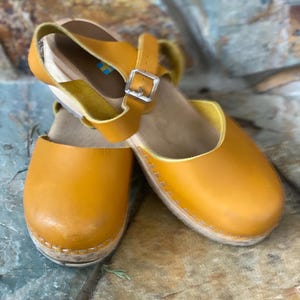 MÍA Made In Sweden Mustard Leather Mary Jane Clogs Size 38 Boho Hippie Shoes FREE SHIPPING
