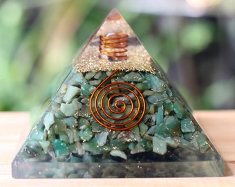 Natuurlijke groene jade orgone-piramide XL75 mm EMF- en 5G-bescherming