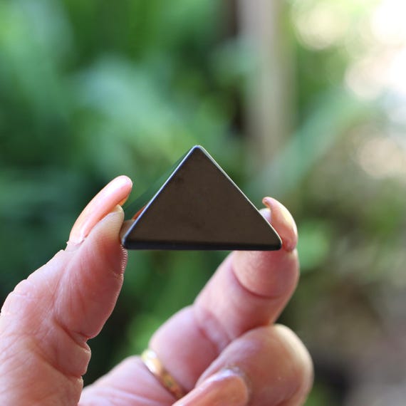 Natural  Shungite Pyramid 1pc 30mm BETTER Than Orgone For EMF & 5G Protection