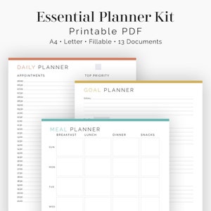 Op de afbeelding: Een printbare plannerset met 13 documenten, waaronder een dagplanner, een doelplanner en een maaltijdplanner. De dagplanner heeft een sectie voor afspraken en topprioriteiten. De doelplanner heeft een sectie voor doelen. De maaltijdplanner heeft secties voor ontbijt, lunch, diner en snacks.