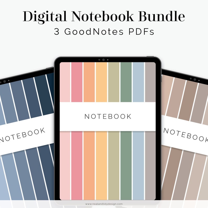Op de afbeelding: Drie digitale notitieboek sjablonen voor de GoodNotes-app. De notitieboeken hebben een gestreept ontwerp met verschillende kleurpaletten: blauw en grijs, roze en oranje, en bruin en beige. Elk notitieboek heeft het woord "NOTEBOOK" op de omslag gedrukt.