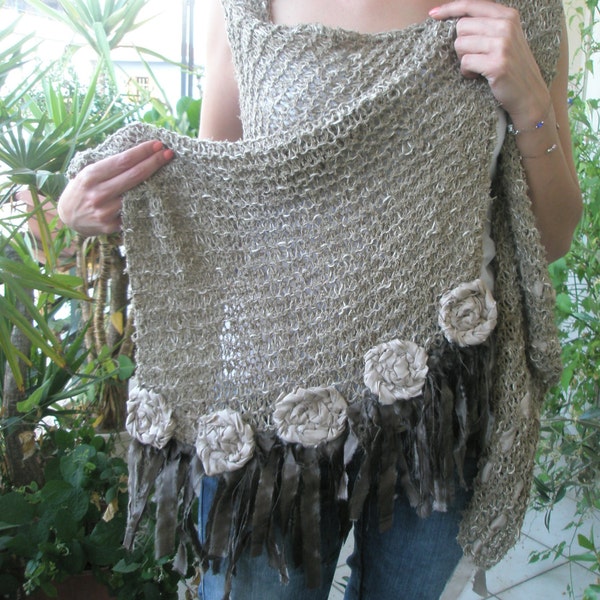 Olive green embroidered knitted poncho decorated with flowers