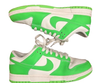 Nike Dunk Low Damen Sneaker in der Färbung Green Strike x Sail. Größe 8,5