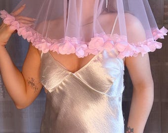 Petal Trim Veil Pink