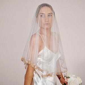 Gold Trim Drop Veil