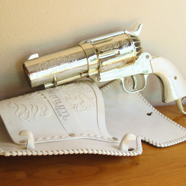 Vintage 357 Magnum Hair Dryer, Made by Jerdon, Gun Blow Dryer, Pistol shaped Hairdryer, Revolver