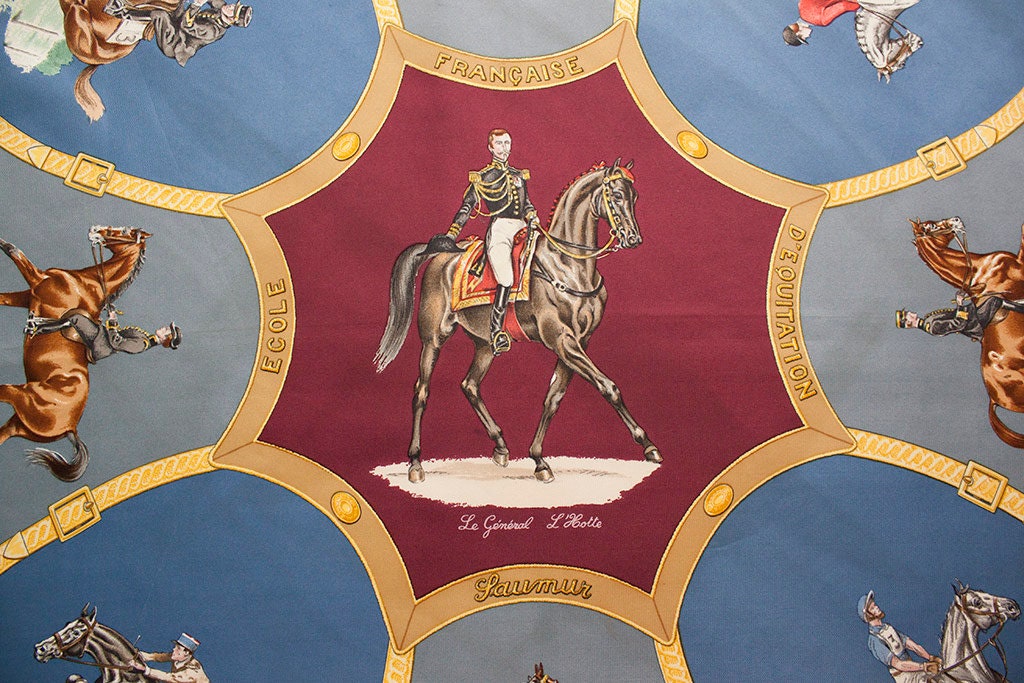 Cravate HERMÈS Vintage 100% Soie - Motif étriers équitation Bleu Et Vert - Occasion En Bon état