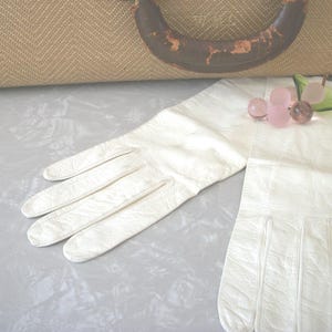 Vintage Womens Leather Gloves White Small Length Mod