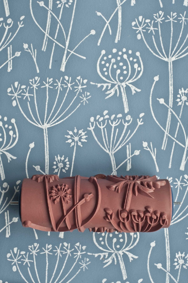 Tussock patterned paint roller 