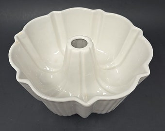 Vintage Ceramic Bundt Cake Pan USA Pottery White
