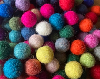 50 pieces x 1,5cm FELT BALLS 1,5cm 15mm (0,6 inch)