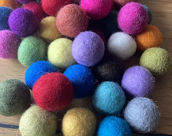 10 pieces x 3cm FELT BALLS 3cm 30mm (1,18 inch)