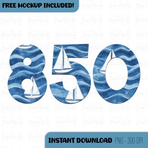Könnte beinhalten: Digitales Kunstwerk im Aquarellstil mit den Zahlen 850. Die Zahlen sind mit blauen Wellenmustern und weißen Segelbooten gefüllt. Der Text "FREE MOCKUP INCLUDED!" und "INSTANT DOWNLOAD PNG - 300 DPI" ist ebenfalls vorhanden.