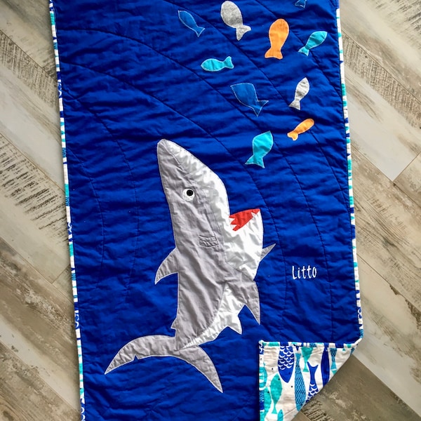 Personalisierte Hai Decke, Baby Geschenk, Baby Junge nautische Krippe Quilt