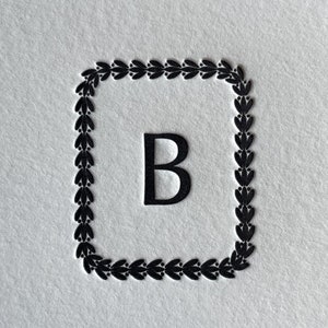 Conjunto de papelaria tipográfica, cartões tipográficos, cartões tipográficos com envelope, cartões tipográficos minimalistas, cartão de papel de algodão impresso
