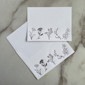 Conjunto de papelaria tipográfica, cartões tipográficos, cartões tipográficos com envelope, cartões tipográficos minimalistas, cartão de papel de algodão impresso