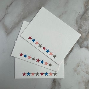 Conjunto de papelaria tipográfica, cartões tipográficos, cartões tipográficos com envelope, cartões tipográficos minimalistas, cartão de papel de algodão impresso