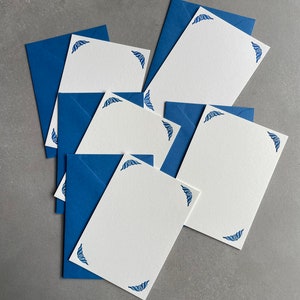 Conjunto de papelaria tipográfica, cartões tipográficos, cartões tipográficos com envelope, cartões tipográficos minimalistas, cartão de papel de algodão impresso