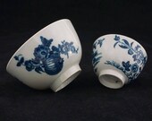 Dr Wall 1st Period Worcester Two Small Footed Bowls Cups Crescent Mark Chinoiserie Floral - Pre 1783, EnglandMark - Pre 1783, England