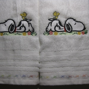 Beagle On Grass Hand Towel