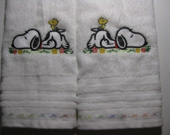 Beagle On Grass Hand Towel