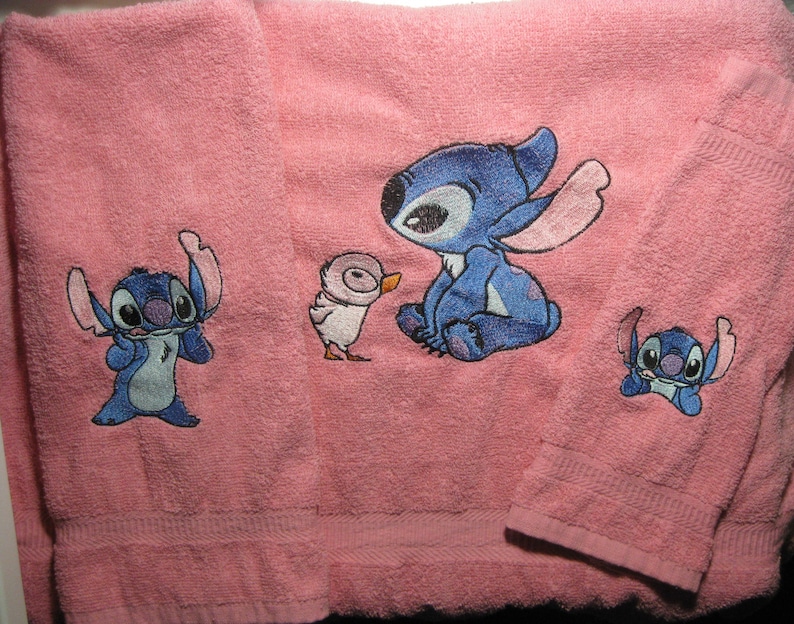 MoonwolfStudios Stitch Embroidered Bath Towel - Thumbnail 4