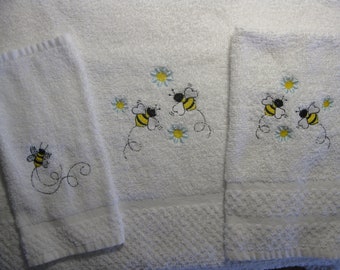 Happy Bee & Daisy Embroidered Bath Towel Set