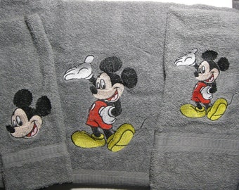 Hello Mickey Bath Towel Set