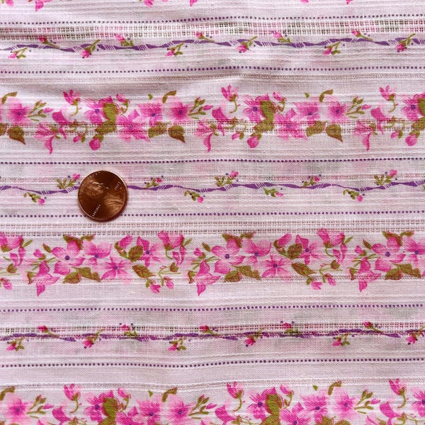 Tela vintage floral rosa, estampado floral ligero, rosa fuerte, texturizada, material de costura, años 70, 80 y 90, costura DIY, vestido infantil, algodón