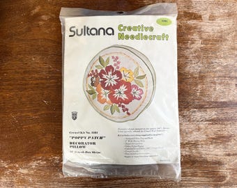 Sultana Creative Needlecraft Pillow Kit, Poppy Patch, no 1184, Decorator Pillow, 14" round box shape pillow, Belgian Linen, Wool Yarn