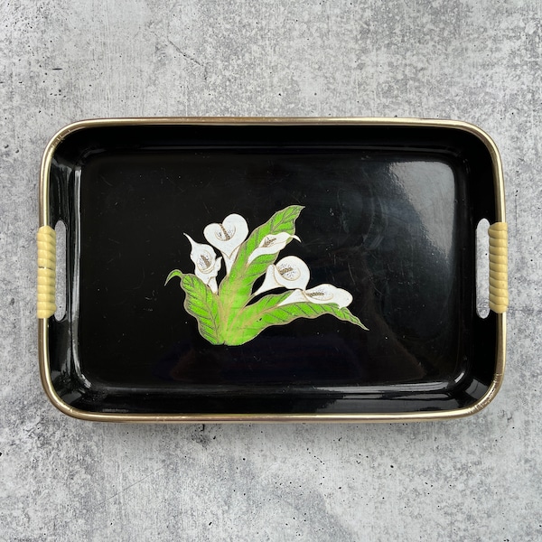 Small Lacquer Tray, Vintage Calla Lily lacquer ware tray, Alcohol and stainproof lacquer ware, black bar tray, black white flower tray