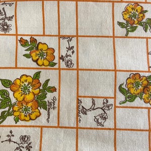 Tessuto vintage con fiori di melo, tessuto con nomi di piante, tessuto di peso medio, anni '60 e '70, griglia, materiale da cucito, rosa, margherita, campanule, corniolo
