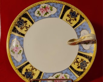 Plato antiguo con asa Noritake 'M' pintado a mano con diseño victoriano.