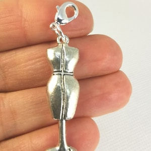 Schneiderin Mannequin Charm (3D) - Kleid Charm - Mannequin Charm - Charms für Frauen - Schneiderin Charm - SCC1195