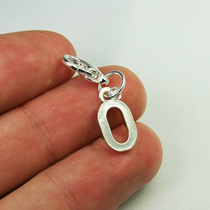 Initial O - Benutzerdefinierter Clip auf Charm. Buchstabe O Charm für benutzerdefinierte Namens charms. SCC535