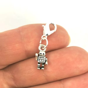Roboter Anhänger - Kleiner Roboter Anhänger - Technologie Anhänger - Silber Roboter - Anhänger für Nerds - Anhänger für Geeks - Schlüsselanhänger Add on Charms SCC1097